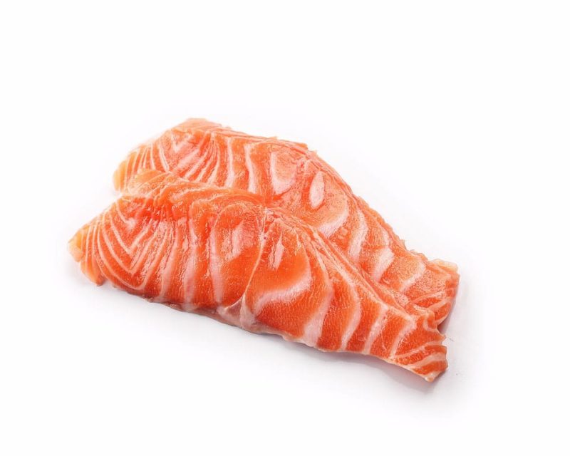 Salmón fileteado sin espinas